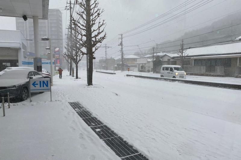 新下関店（2021年）の大雪の様子です