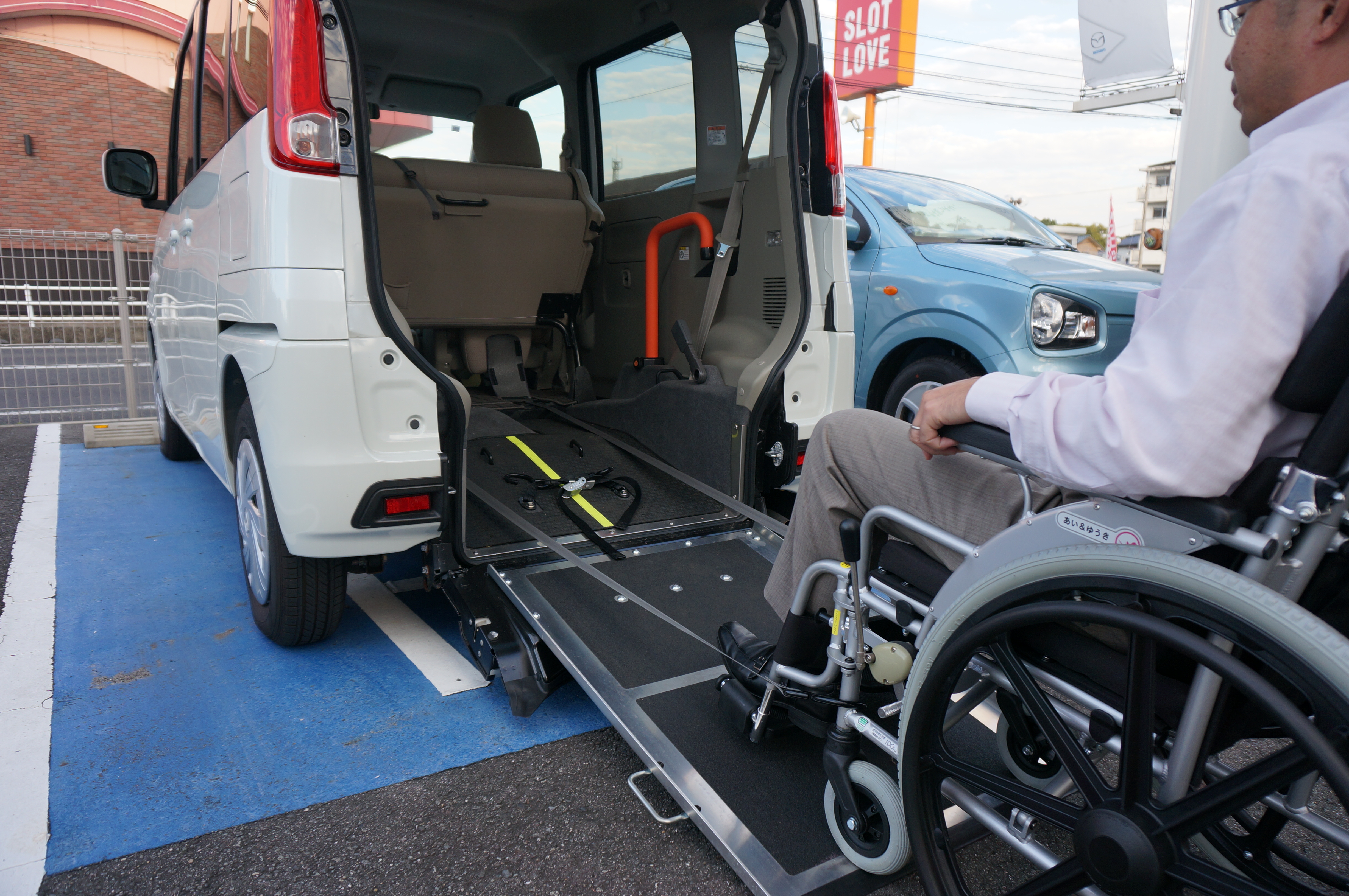 スロープ式車いす移動車 山口マツダ本社のブログ