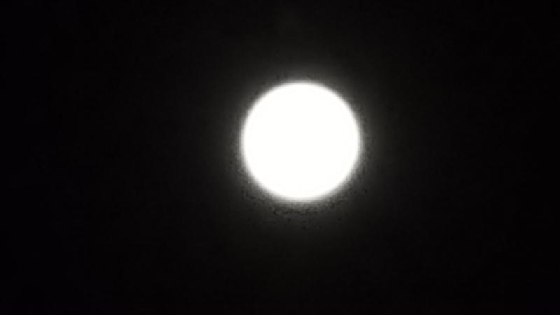 十五夜のお月様、キレイに撮れませんでした。