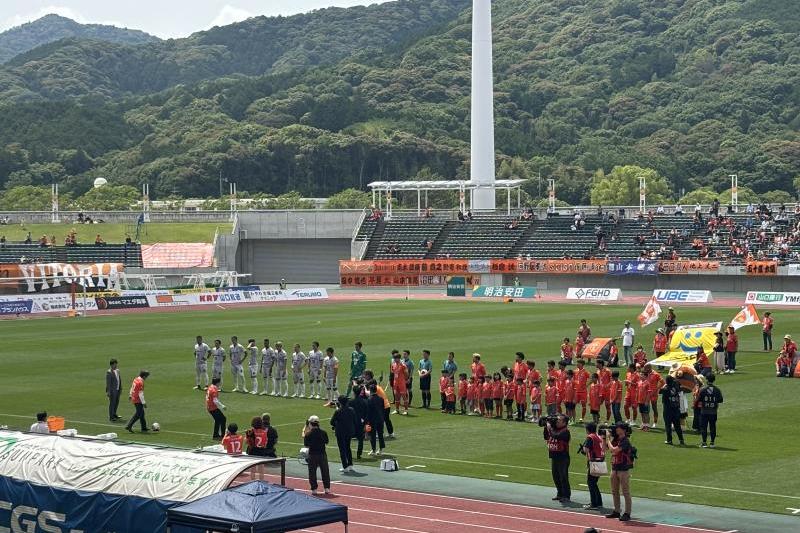 試合前のキックインセレモニーです