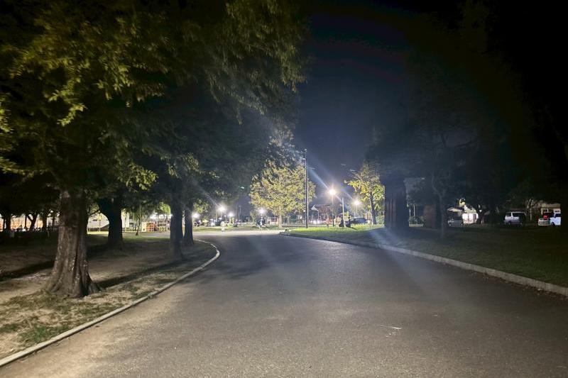 陸上競技場周辺の明るさ