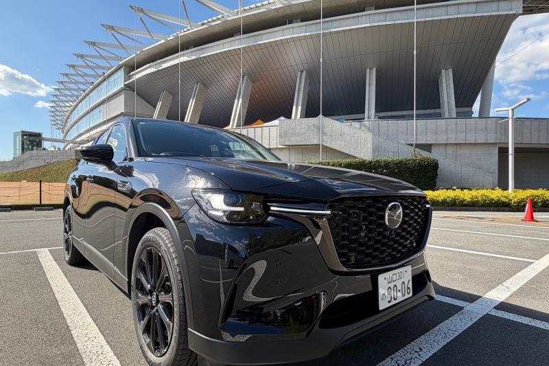 全身ブラックで引き締められた外観は圧巻！