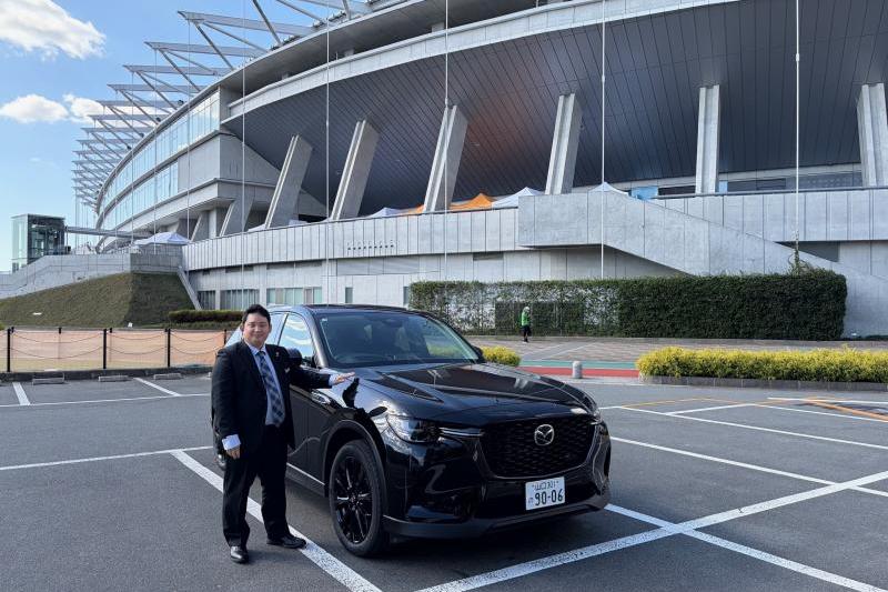 維新みらいふスタジアムをバックに！