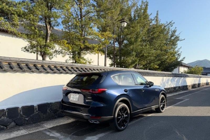 外装色：ディープクリスタルブルーマイカ