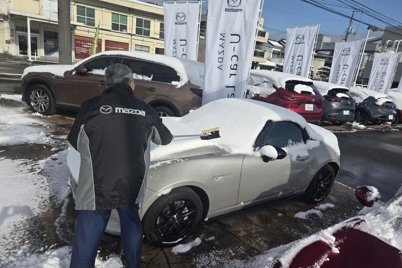 キズがつかないように慎重に