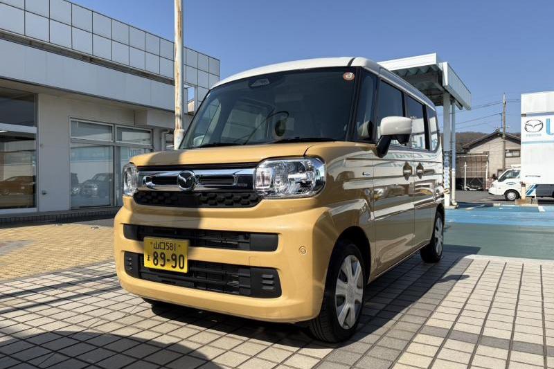 ミモザイエローパールメタリック（2トーン）です。